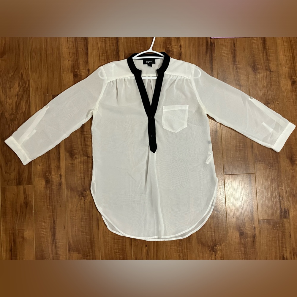 *🧡3/20$*IZ Byer| White Sheer Top with Black Trim